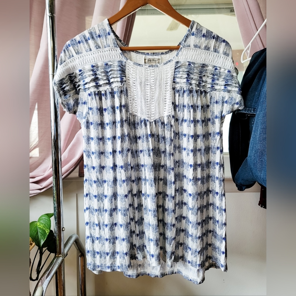 👕 CASUAL CROCHET DETAIL SHIRT